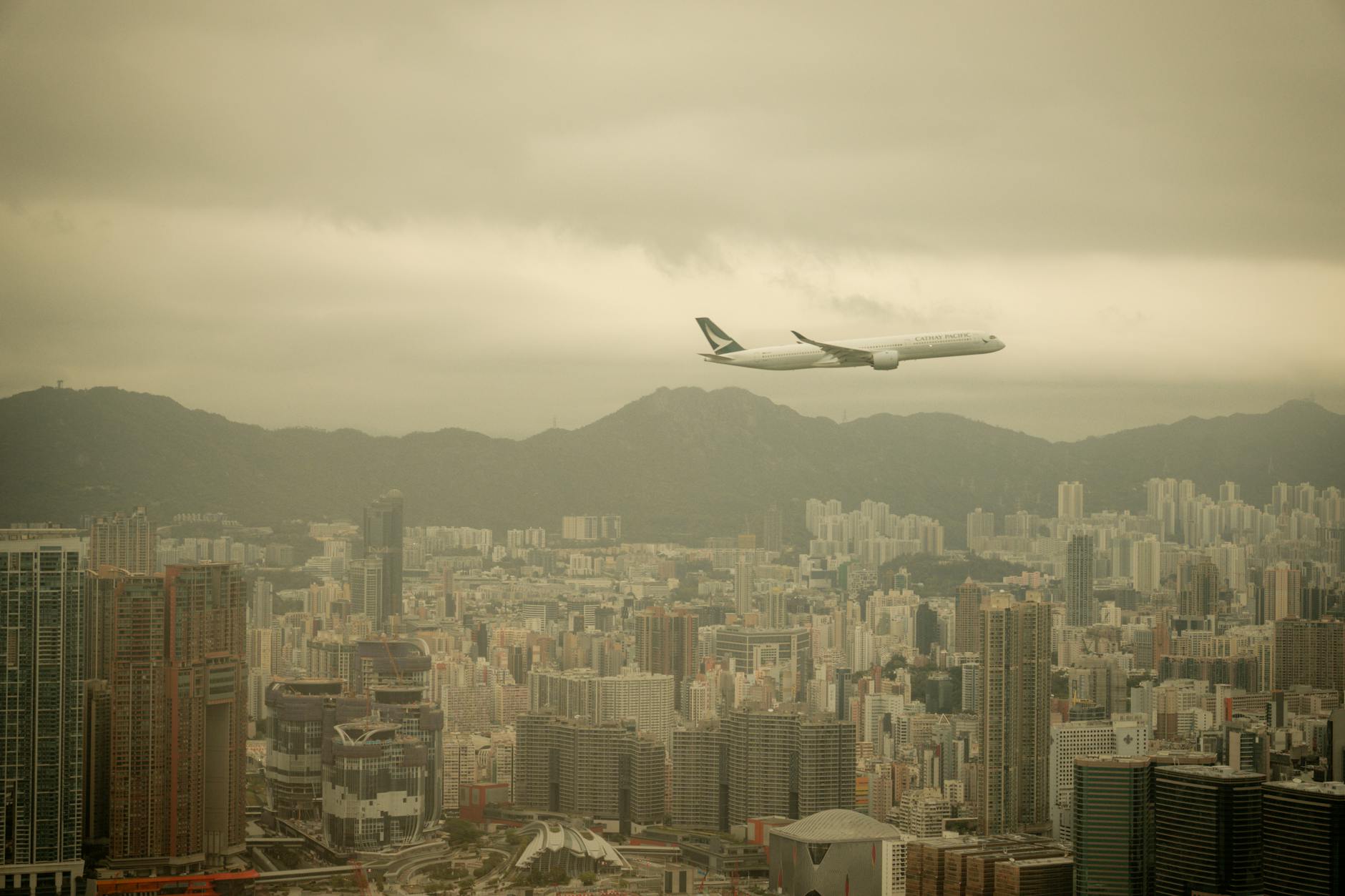 asia-miles-hong-kong-europe-cathay-ba-lufthansa-comparison image 2